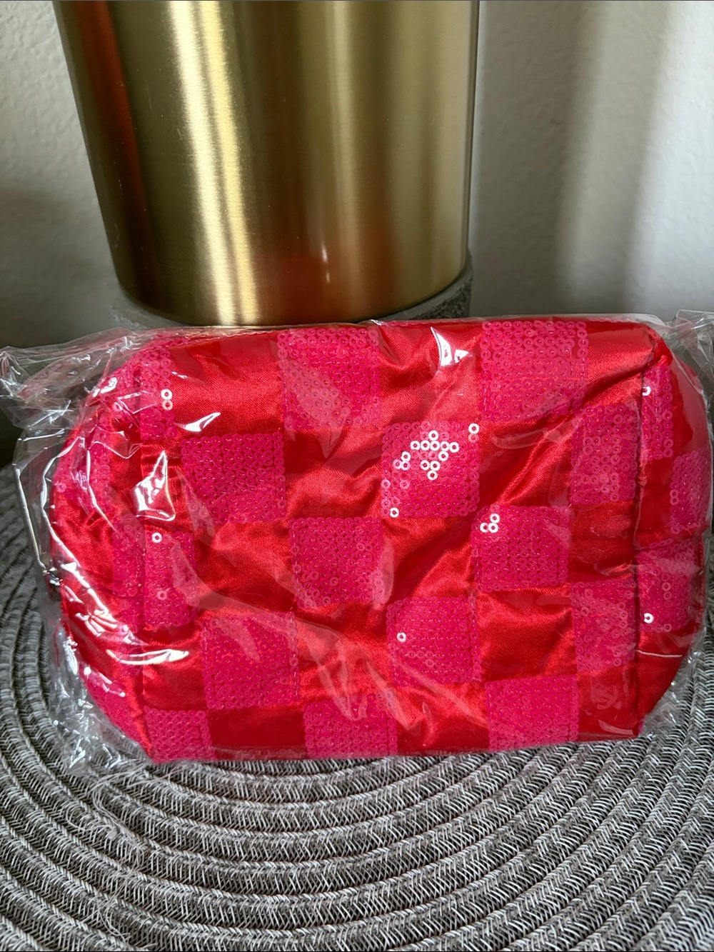 ❤️$4 NWT Red Sequined Checker Cosmetic Bag